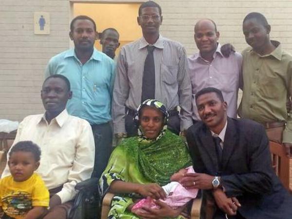 Επιτέλους ελεύθερη η 27χρονη Meriam Ibrahim που είχε καταδικαστεί σε θάνατο!