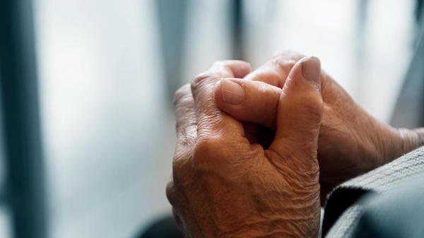 Τετραπληγική που υποστηριζόταν μηχανικά πέθανε μόλις η ΔΕΗ της έκοψε το ρεύμα