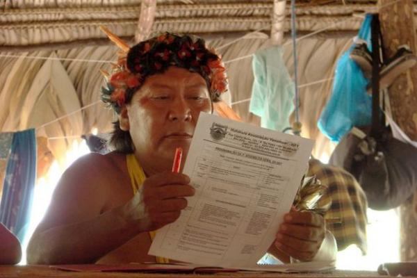 Ανθρακωρύχοι απειλούν τον «Δαλάι Λάμα» του Αμαζονίου: "Τη ζωή σου ή το δάσος":!