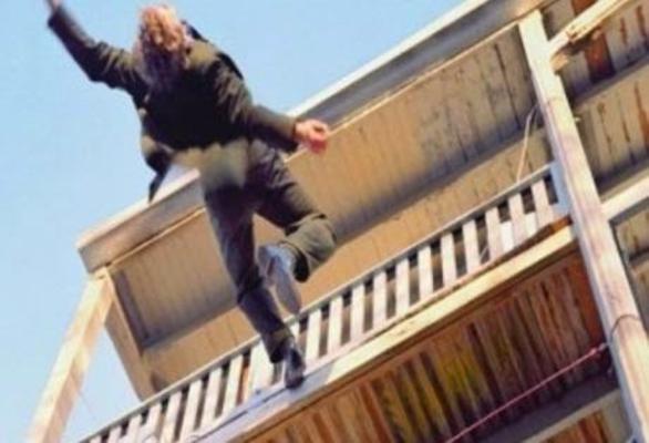 Κόρινθος τώρα: απόπειρα αυτοκτονίας 40χρόνου πέφτοντας από το μπαλκόνι