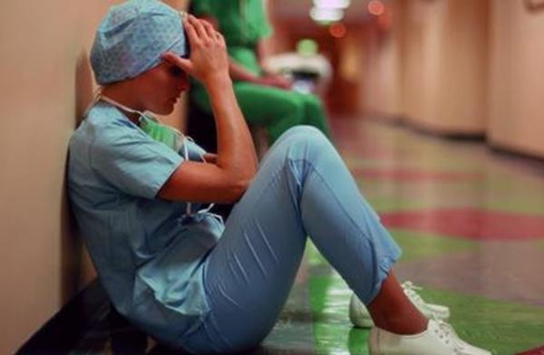 Σύνδρομο burnout: γιατροί στα πρόθυρα της λιποθυμίας