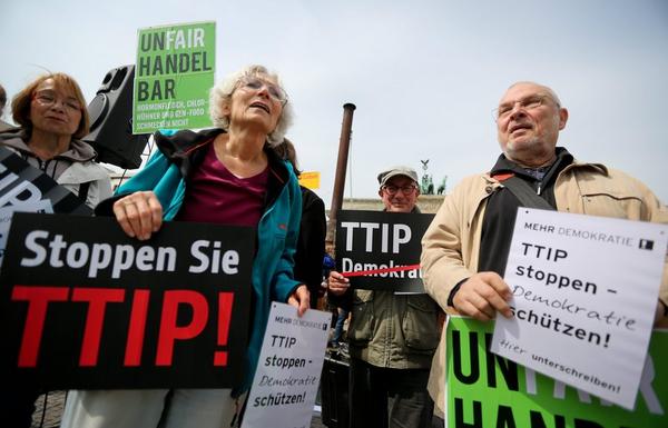 STOP TTIP: 400.000 υπογραφές σε 4 μέρες.
Του Νίκου Χρυσόγελου
