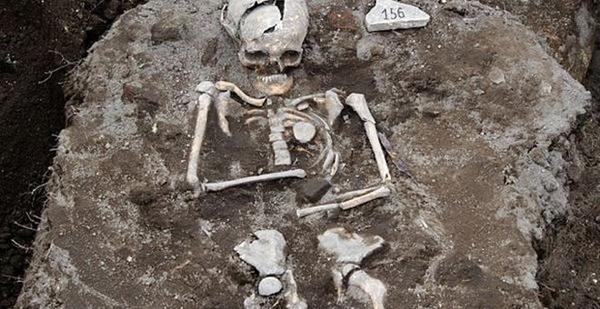 Τάφος «βαμπίρ» βρέθηκε στην Βουλγαρία - εδώ να δεις βρικόλακες!...