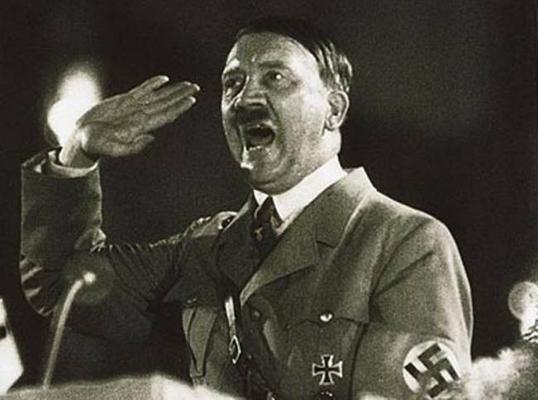 Μιχαλολιάκος: Θα ήμουν χαρούμενος στο κόμμα του Χίτλερ (2 βίντεο)