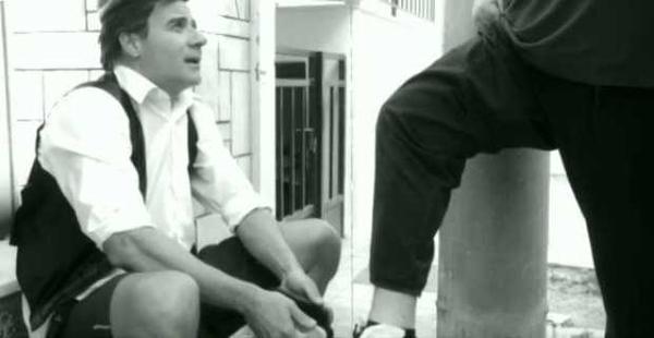 Ο Μητσικώστας σατιρίζει Άδωνι για τις μειώσεις στους μισθούς των βουλευτών (βίντεο)