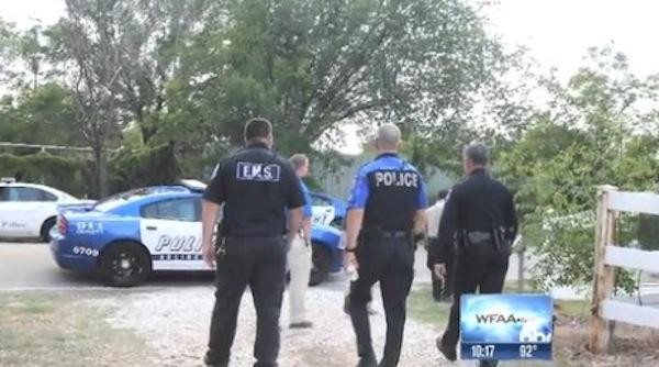 Αστυνομικοί εισέβαλαν σε μια βιώσιμη οικοκοινότητα, πέρασαν χειροπέδες σε όλα τα μέλη και τους σημάδευαν με όπλα!