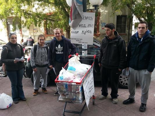 Πετυχημένη δράση αλληλεγγύης έξω από σε τέσσερα σούπερ μάρκετ σήμερα στο Βόλο