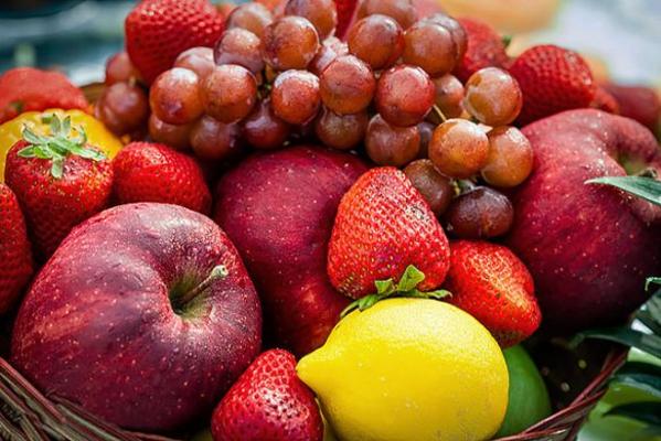 Τα 10 πιο τοξικά φρούτα και λαχανικά στο τραπέζι μας
