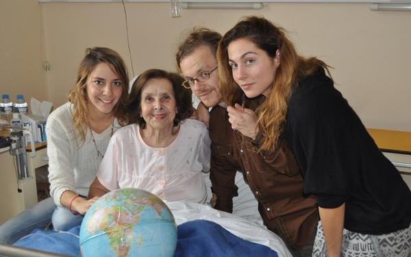 «Επισκεπτήριο ζωής»: τρεις ηθοποιοί του Εθνικού Θεάτρου δίνουν δωρεάν παράστασεις για ασθενείς στους θαλάμους των νοσοκομείων!