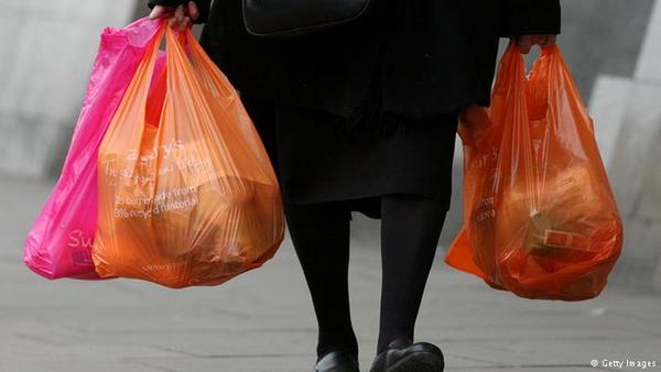 Η ΕΕ σταματά τη χρήση πλαστικής σακούλας
