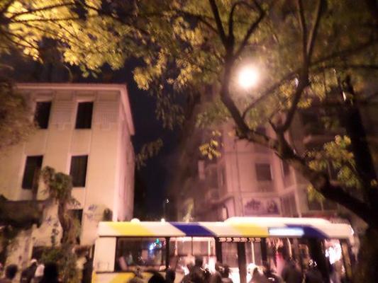 Οδόφραγμα με λεωφορείο στη Στουρνάρη ‪