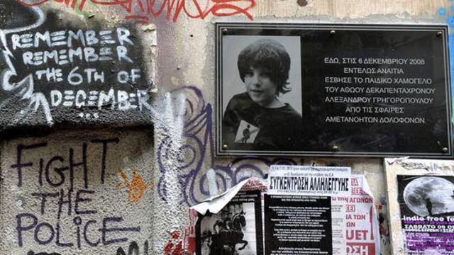 Αθήνα 6 Δεκεμβρίου 2008, ώρα 21:34 - Βίντεο ντοκουμέντο με τον Νίκο Ρωμανό λίγο μετά τη δολοφονία του Αλέξη