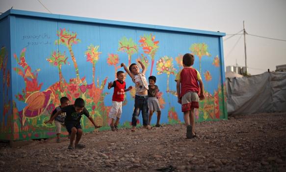 Ζωγραφίζοντας στα προσφυγικά καταφύγια: Colouring it beautiful