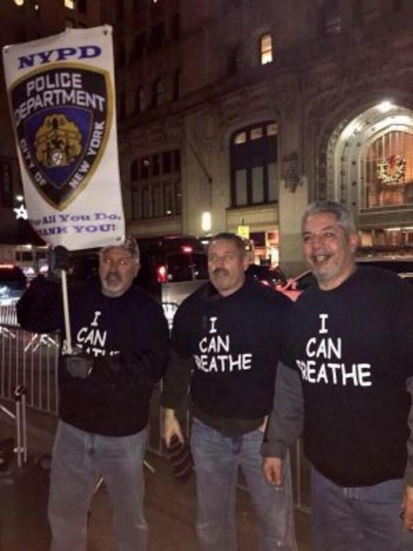 Νέα Υόρκη: Μια από τις αθλιότερες συγκεντρώσεις στην ιστορία Νέα Υόρκη: Μια από τις αθλιότερες συγκεντρώσεις στην ιστορία