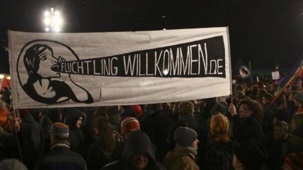 «Πρόσφυγες καλοδεχούμενοι» φωνάζουν σε διαδήλωση στο Μόναχο