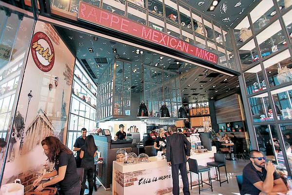 ΜΙΚΕΛ: Ο εργασιακός μεσαίωνας πίσω από τη βιτρίνα