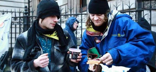 Αστυνομικοί διέλυσαν συσσίτιο ομάδας ακτιβιστών που προοριζόταν για άστεγους
