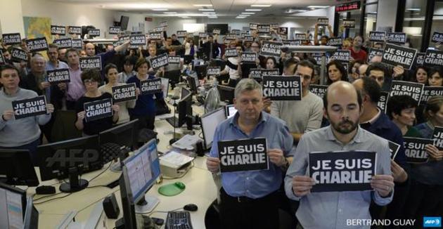Έτσι απαντούν τα γαλλικά ΜΜΕ στην τρομοκρατία