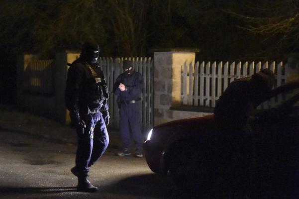 Τρόμος στο Παρίσι: Ανταλλαγή πυρών και ομηρία σε εξέλιξη