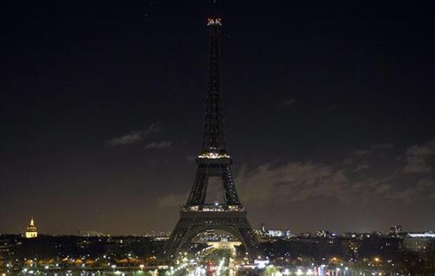 Βίντεο: Έσβησαν τα φώτα στον Πύργο του Άιφελ