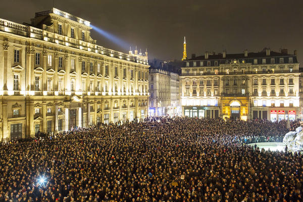 Γαλλία: Εκατοντάδες χιλιάδες διαδηλωτές φώναξαν: «Είμαι κι εγώ Charlie» - ΦΩΤΟ