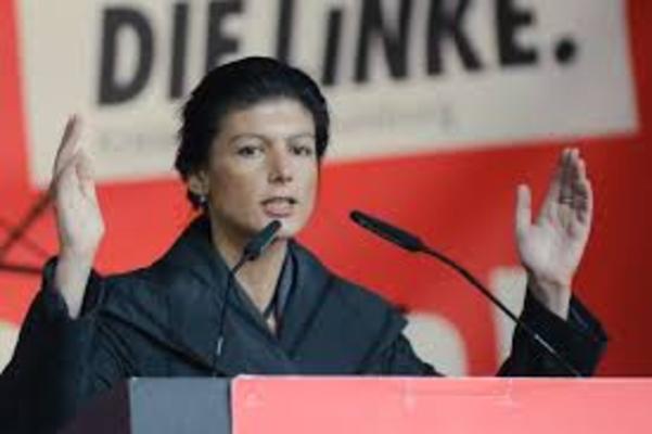 Την Μέρκελ κατηγορεί το Die Linke για την αποτυχία της τρόικας - διχάζει τη Γερμανία ο Γιάννης Βαρουφάκης