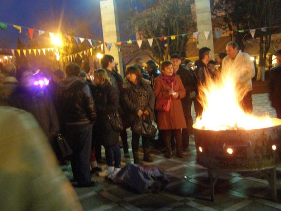 "Ανάσα αξιοπρέπειας": απόψε και στην Πλατεία Πτολεμαίδας ΦΩΤΟ