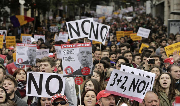 ΒΙΝΤΕΟ Ισπανία: χιλιάδες φοιτητές κατέκλυσαν τους δρόμους, παρέλυσαν τα πανεπιστήμια - 48ωρη απεργία