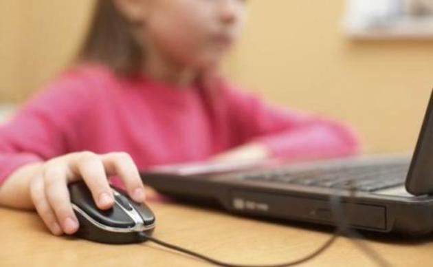 Ο κώδικας επικοινωνίας των παιδόφιλων στο διαδίκτυο - Τι πρέπει να προσέξουν οι γονείς