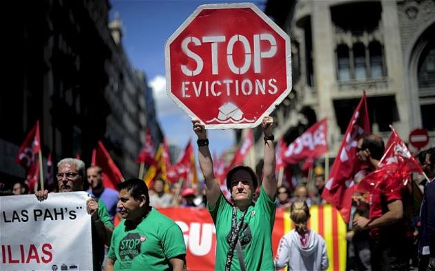 Ρεκόρ κατασχέσεων - Οι Ισπανοί παραδίδουν τα κλειδιά του σπιτιού τους στις τράπεζες