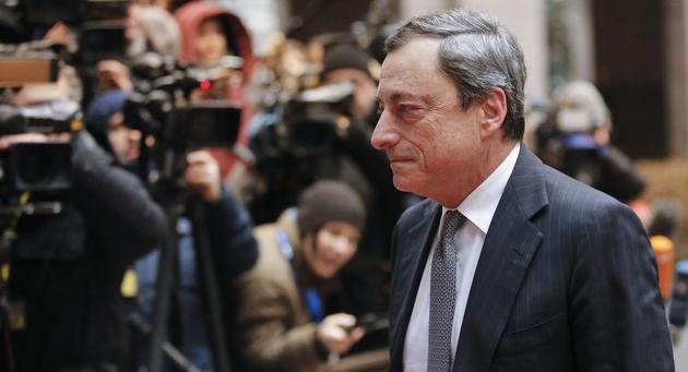 Bloomberg: Πώς ο Ντράγκι "έπεισε" τον Βαρουφάκη να δεχτεί την επιστροφή των τεχνικών κλιμακίων