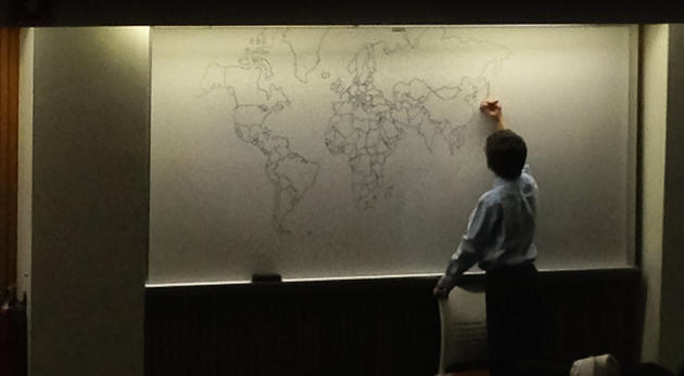 11χρονο αυτιστικό αγόρι σχεδιάζει λεπτομερή παγκόσμιο χάρτη από μνήμης! | Φωτο