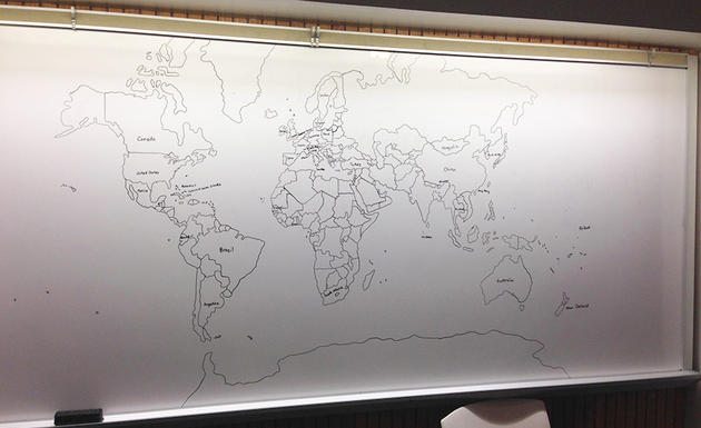 11χρονο αυτιστικό αγόρι σχεδιάζει λεπτομερή παγκόσμιο χάρτη από μνήμης! | Φωτο