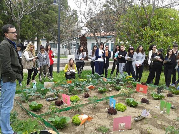 ΦΩΤΟ Σχολικοί Λαχανόκηποι: Σκέφτομαι Συνεργάζομαι Δρω στον λαχανόκηπο του Πανεπιστημίου Κύπρου!