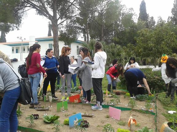 ΦΩΤΟ Σχολικοί Λαχανόκηποι: Σκέφτομαι Συνεργάζομαι Δρω στον λαχανόκηπο του Πανεπιστημίου Κύπρου!