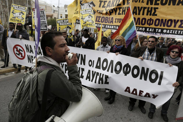 2 ΒΙΝΤΕΟ: Antifa συγκεντρώσεις στον Κορυδαλλό και στην Πλατεία Τραφάλγκαρ για την δίκη της Χρυσής Αυγής που αναβλήθηκε