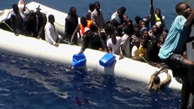 Δραματική διάσωση μεταναστών στην Μεσόγειο | Βίντεο