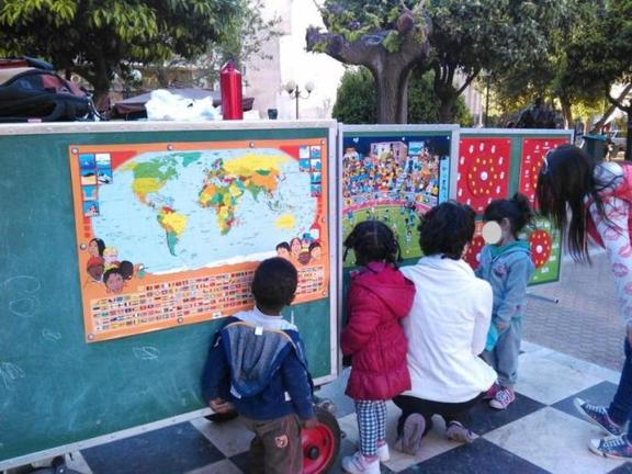 Ένα σχολείο με ρόδες για τα παιδιά του δρόμου