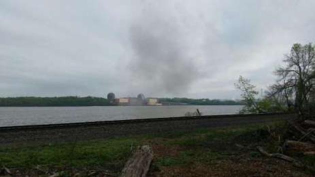 ΦΩΤΟ Νέα Υόρκη: Πανικός μετά από έκρηξη στον πυρηνικό σταθμό Indian Point και διαρροή πετρελαίου στον ποταμό Χάντσον