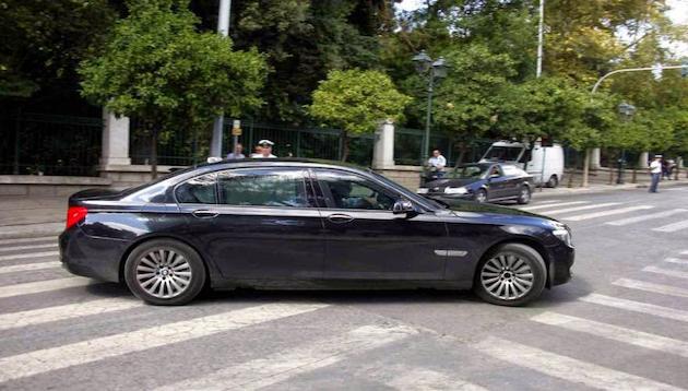 Δραγασάκης στο facebook διαψεύδει δημοσιεύματα ότι χρησιμοποιεί την'αμαρτωλή' BMW των 750.000 ευρώ του Βενιζέλου