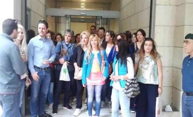 ΒΙΝΤΕΟ: Για 3η ημέρα η κατάληψη στα γραφεία του ΟΑΕΕ από απολυμένους συμβασιούχους