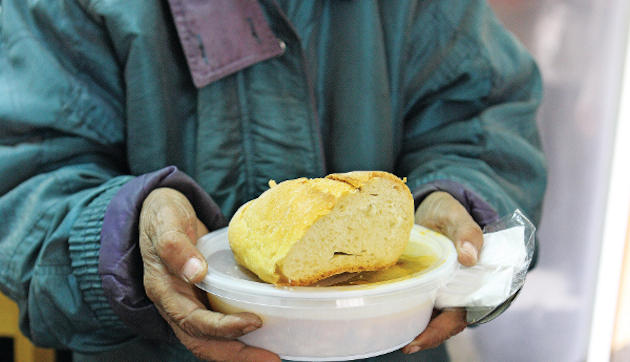 300 μερίδες φαγητό καθημερινά σε άπορους και άστεγους της Χαλκίδας