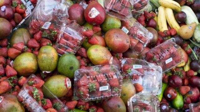 Γαλλία: Νέος νόμος υποχρεώνει τα σούπερ μάρκετ να δίνουν τα απούλητα τρόφιμα στους φτωχούς