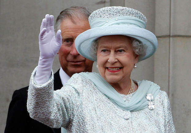 Βασίλισσα Ελισάβετ: Ανακοίνωσε δημοψήφισμα για ενδεχόμενη έξοδο από την Ευρωπαϊκή Ένωση