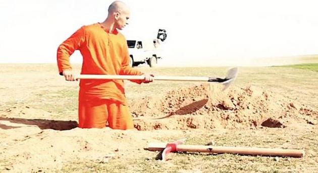 Ανατριχιαστικό βίντεο: Τζιχαντιστές τον βάζουν να σκάψει τον τάφο του πριν τον αποκεφαλίσουν!
