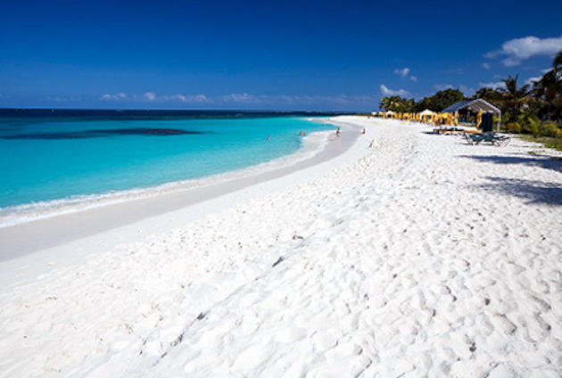 Η πιο λευκή παραλία στον κόσμο (εικόνες)