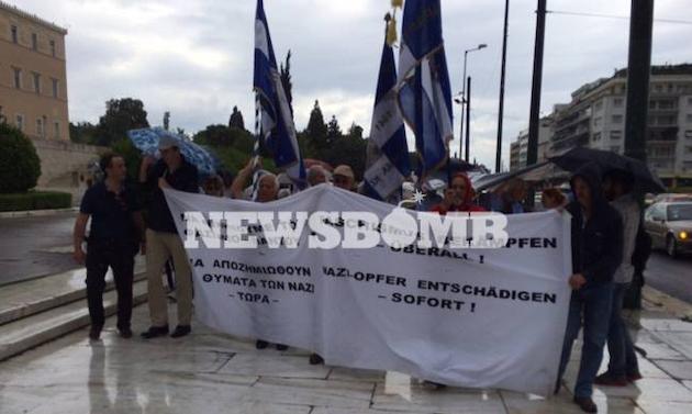 Γερμανοί ακτιβιστές περικύκλωσαν την Γερμανική πρεσβεία στην Αθήνα για το Δίστομο!