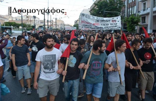 Συμβαίνει ΤΩΡΑ: Η πορεία για τους 4 νεκρούς εργάτες στα ΕΛΠΕ ξεκίνησε