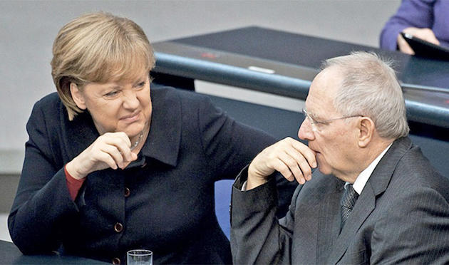 Spiegel σε Μέρκελ: Διώξε τον Σόιμπλε απ' τη διαπραγμάτευση, είναι διασπαστής της Ευρώπης!