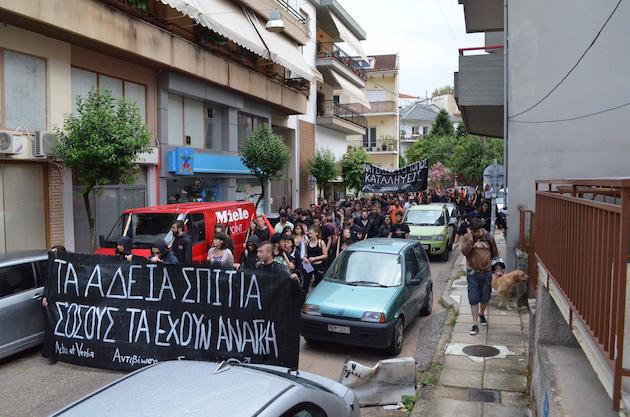 ΦΩΤΟ: Ενημέρωση από την πορεία υπέρ των καταλήψεων – Γιάννενα. Αντιβιωση, κατάληψεις στέγης Σαχίνη 3 και Acta et Verba